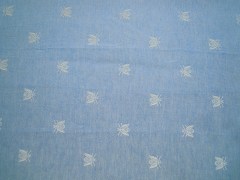 Tovagliolo, tessitura artigianale in misto lino/cotone, disegno con api di colore azzurro, cm 40x40.