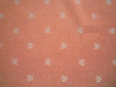 Tovaglia, tessitura artigianale in misto lino/cotone, con disegno con api e finitura punto a giorno, colore rosso cm 350x160.