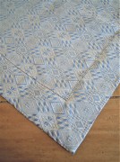 Runner da tavola, tessuto artigianalmente con disegno a rombi, disponibile nella misura cm 200x45, colore blu