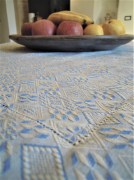 Runner da tavola, tessuto artigianalmente con disegno a rombi, disponibile nella misura cm 200x45, colore blu