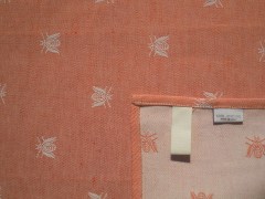 Strofinaccio, tessitura artigianale in misto lino/cotone, disegno con api di colore zenzero