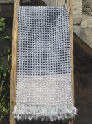 Telo mare tessitura artigianale in cotone naturale con rilievo a nido d'ape, colore nero e bianco