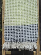 Telo mare tessitura artigianale in cotone naturale con rilievo a nido d'ape, colore verde e nero